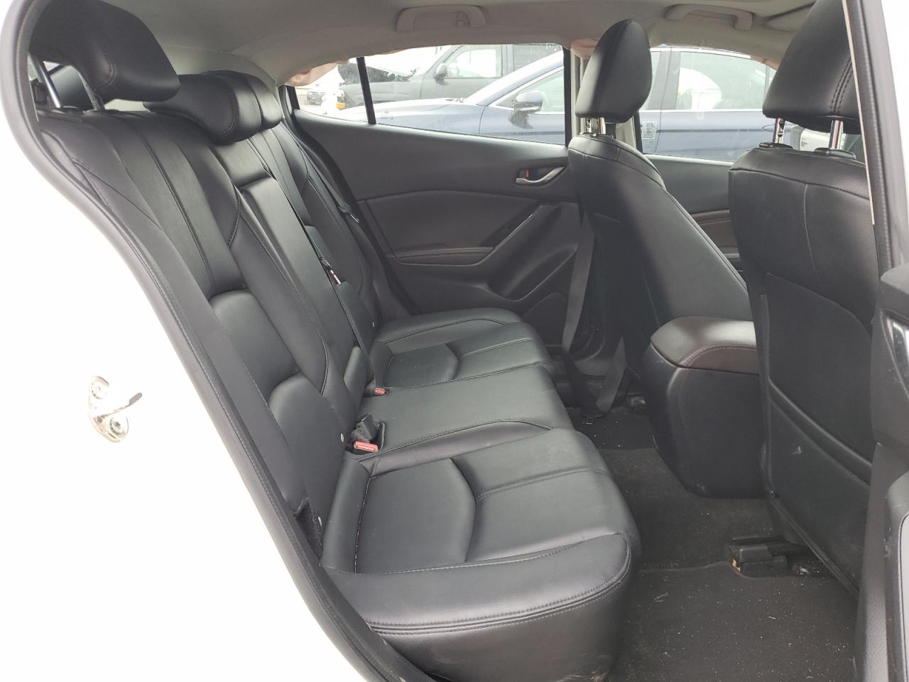 3MZBN1L32JM167302 2018 Mazda 3 Touring