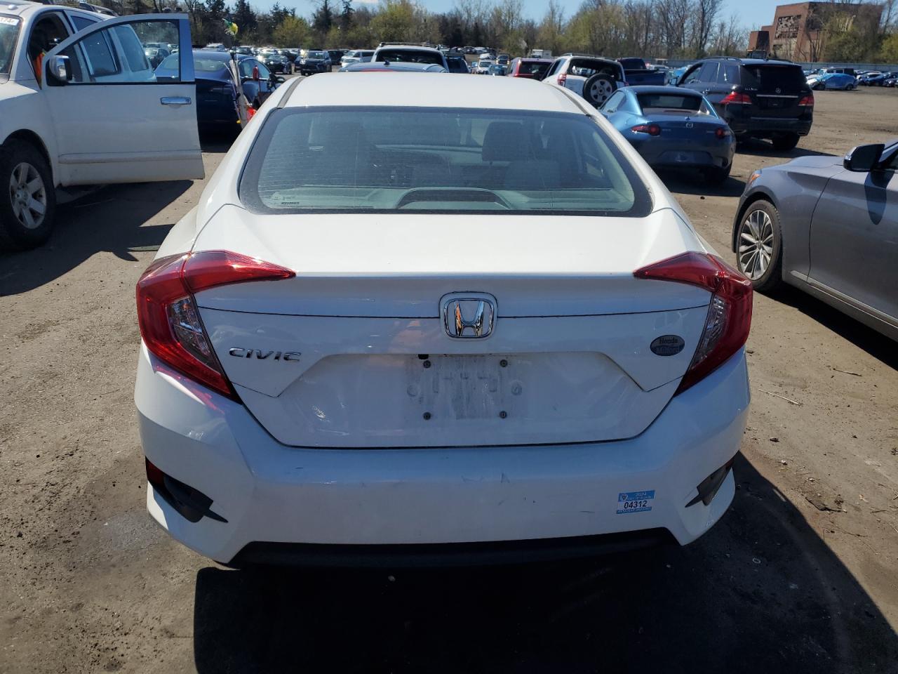 19XFC2F58HE215919 2017 Honda Civic Lx