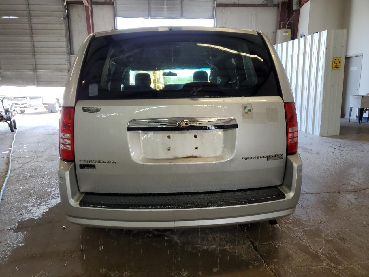 2A4RR4DE3AR161924 2010 Chrysler Town & Country Lx