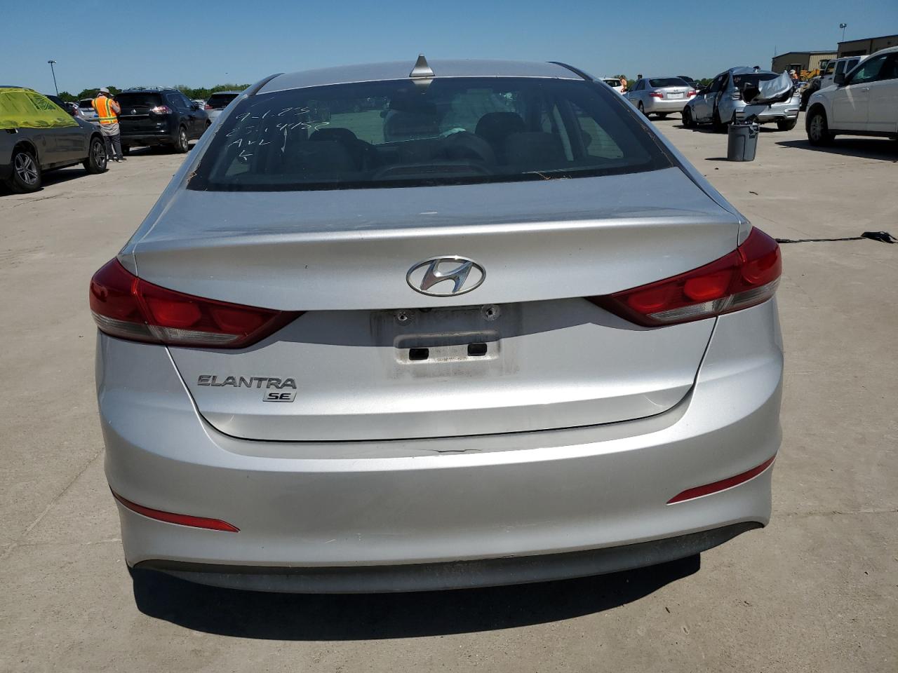 2018 Hyundai Elantra Se vin: 5NPD74LF1JH395704