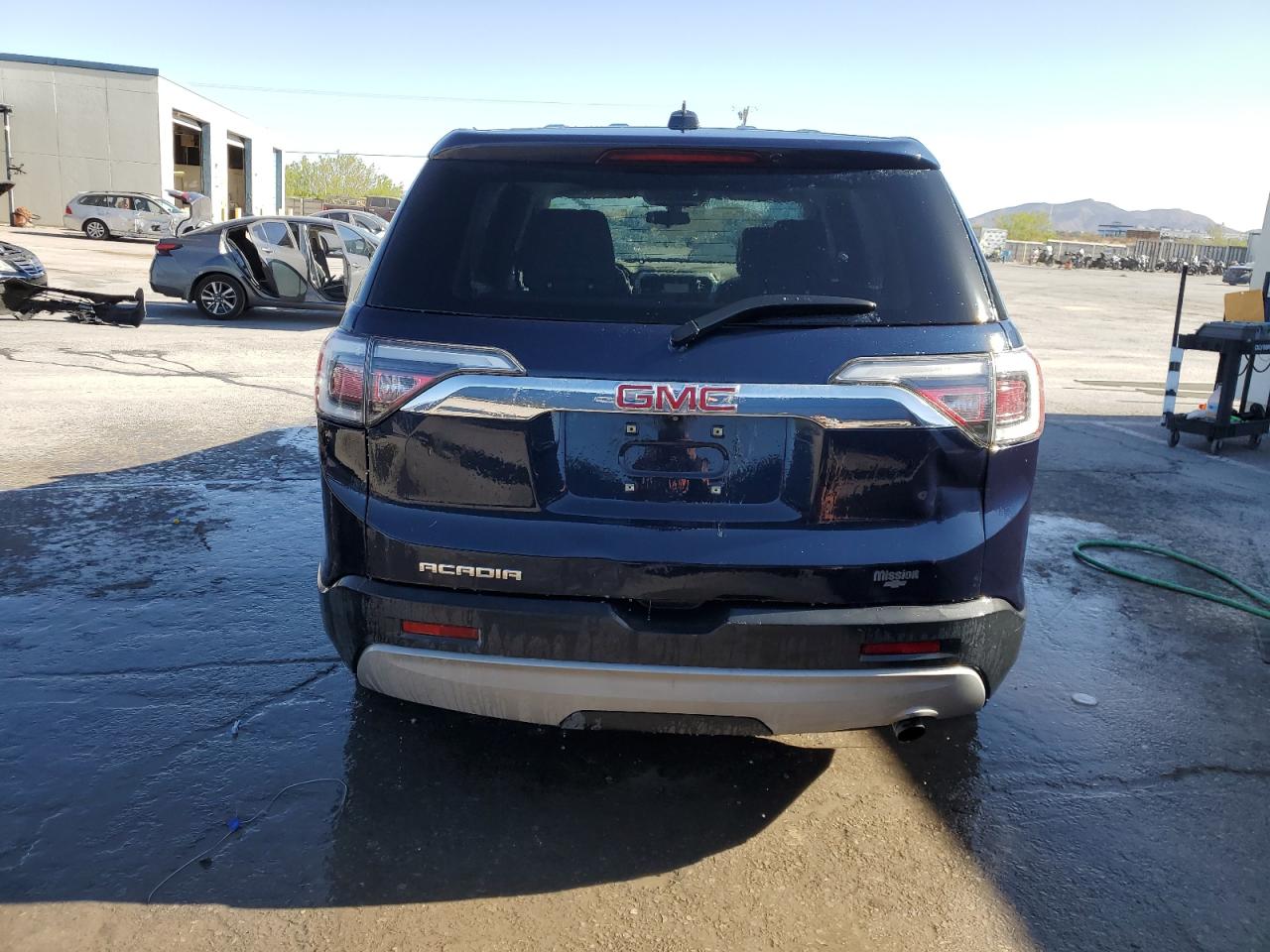 1GKKNKLA7HZ162925 2017 GMC Acadia Sle