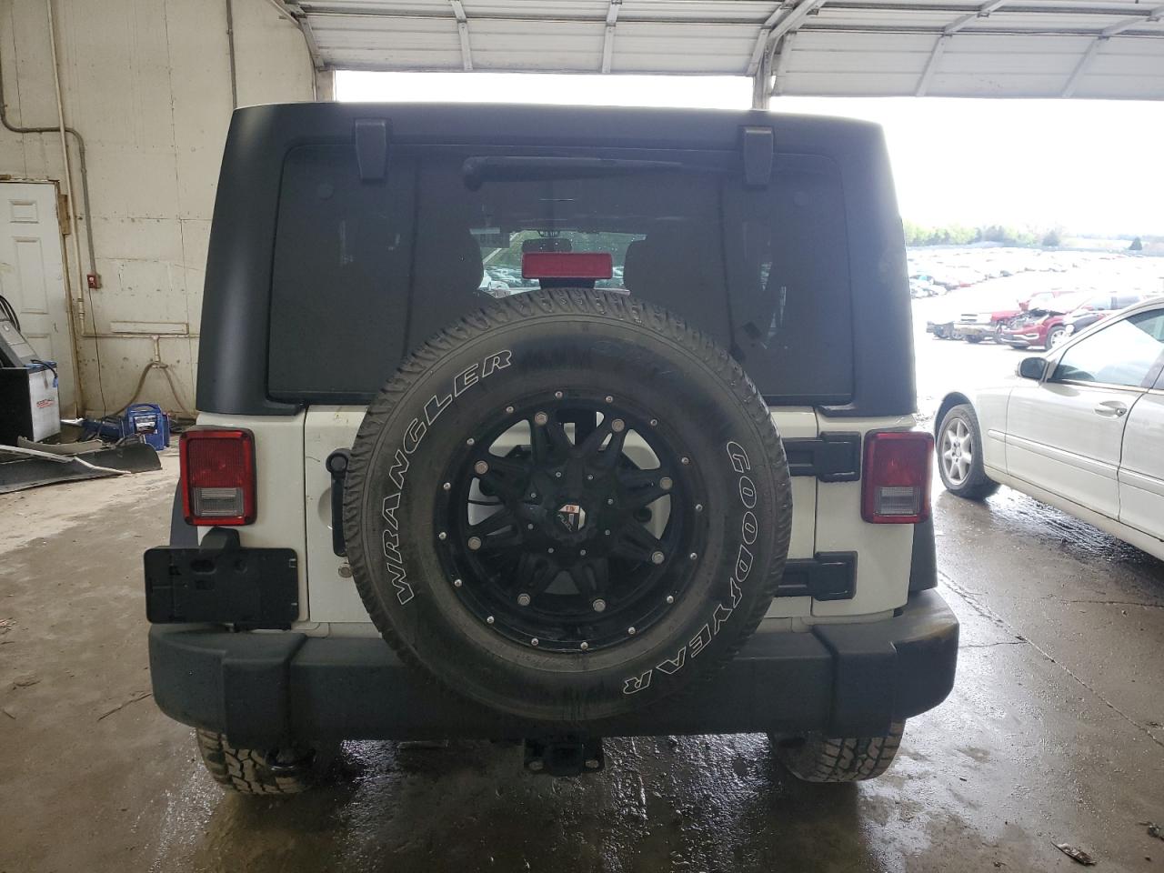 1C4BJWDG0JL853160 2018 Jeep Wrangler Unlimited Sport