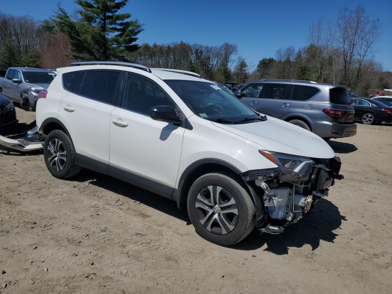 JTMBFREV3HJ117206 2017 Toyota Rav4 Le