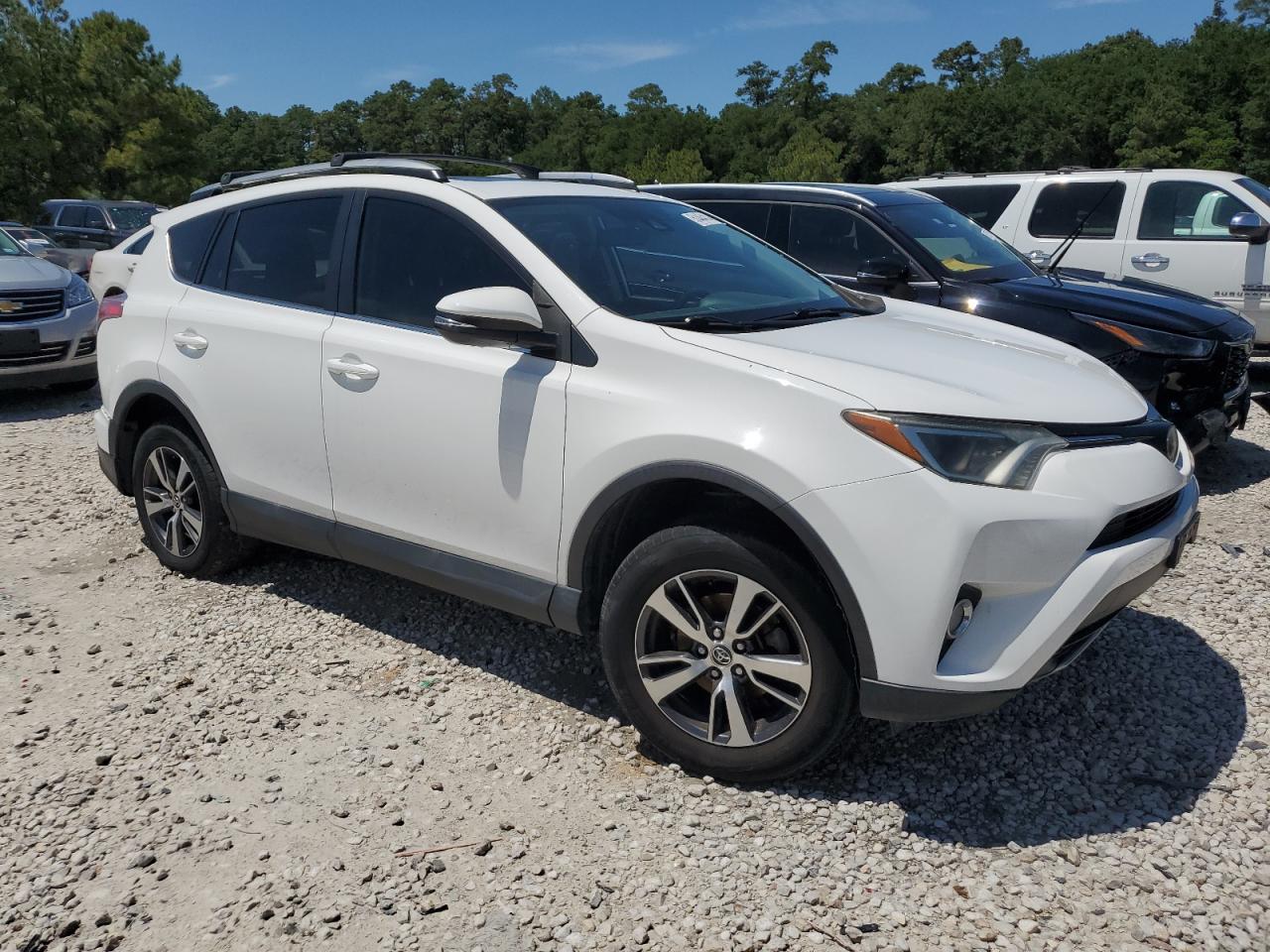 2T3WFREVXHW324162 2017 Toyota Rav4 Xle