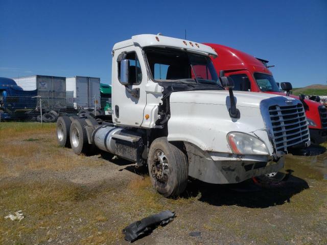 Lot #2477424433 2014 FREIGHTLINER CASCADIA 1 salvage car