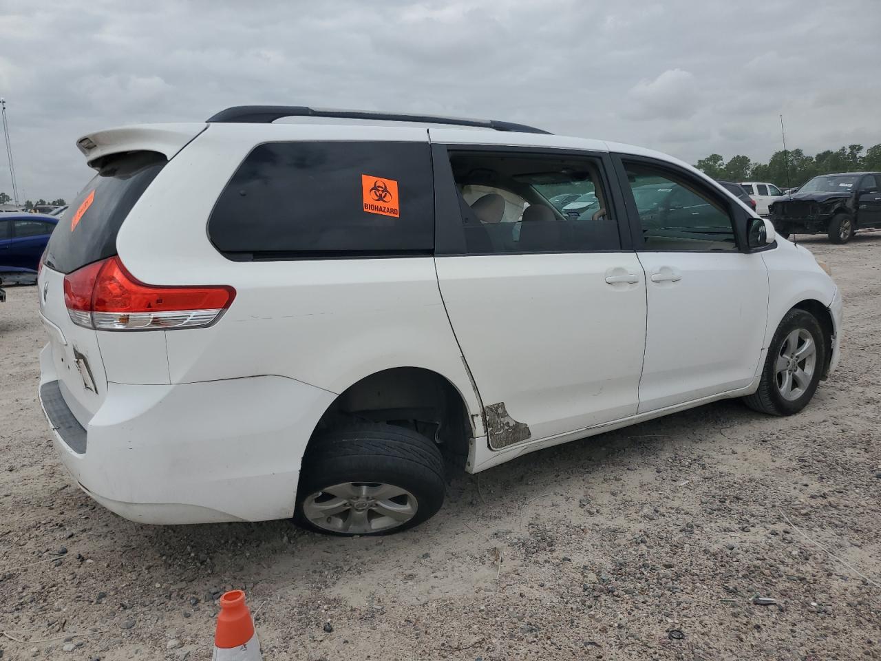 5TDKK3DCXBS051661 2011 Toyota Sienna Le