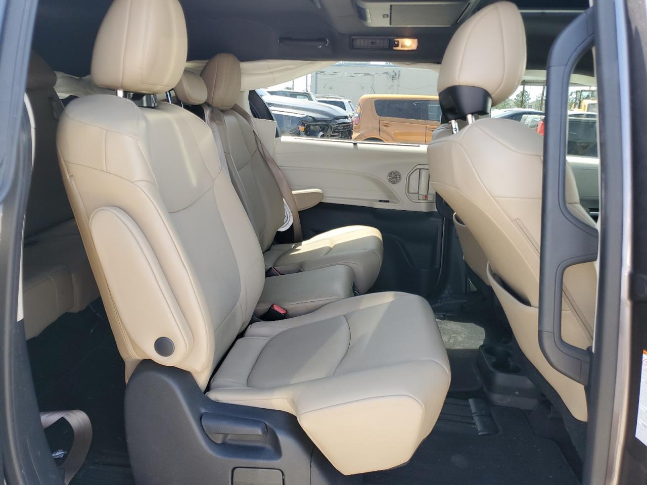 5TDJRKEC1MS044875 2021 Toyota Sienna Xle