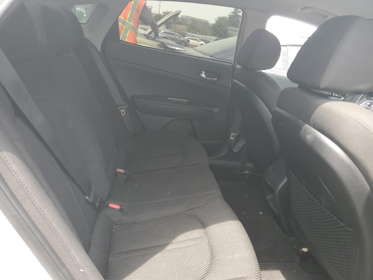 5XXGT4L3XKG373082 2019 Kia Optima Lx