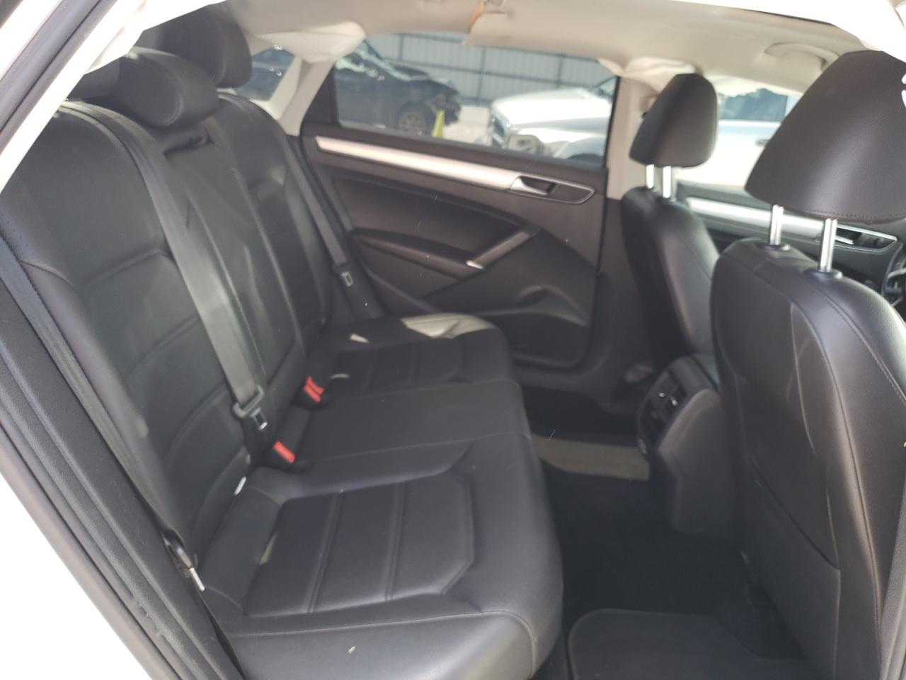 1VWLA7A32KC013987 2019 Volkswagen Passat Wolfsburg