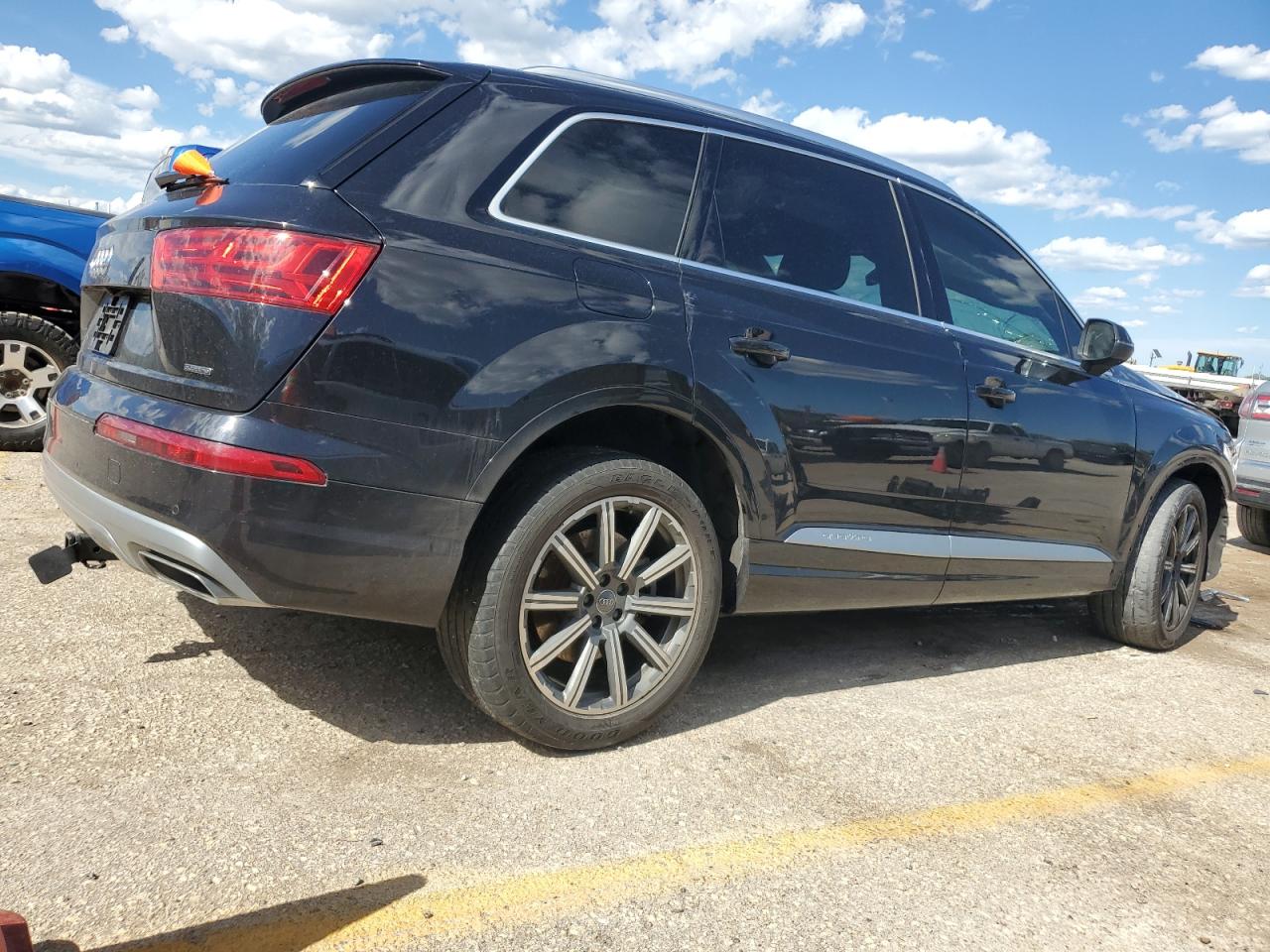 WA1LHAF71JD000609 2018 Audi Q7 Premium Plus