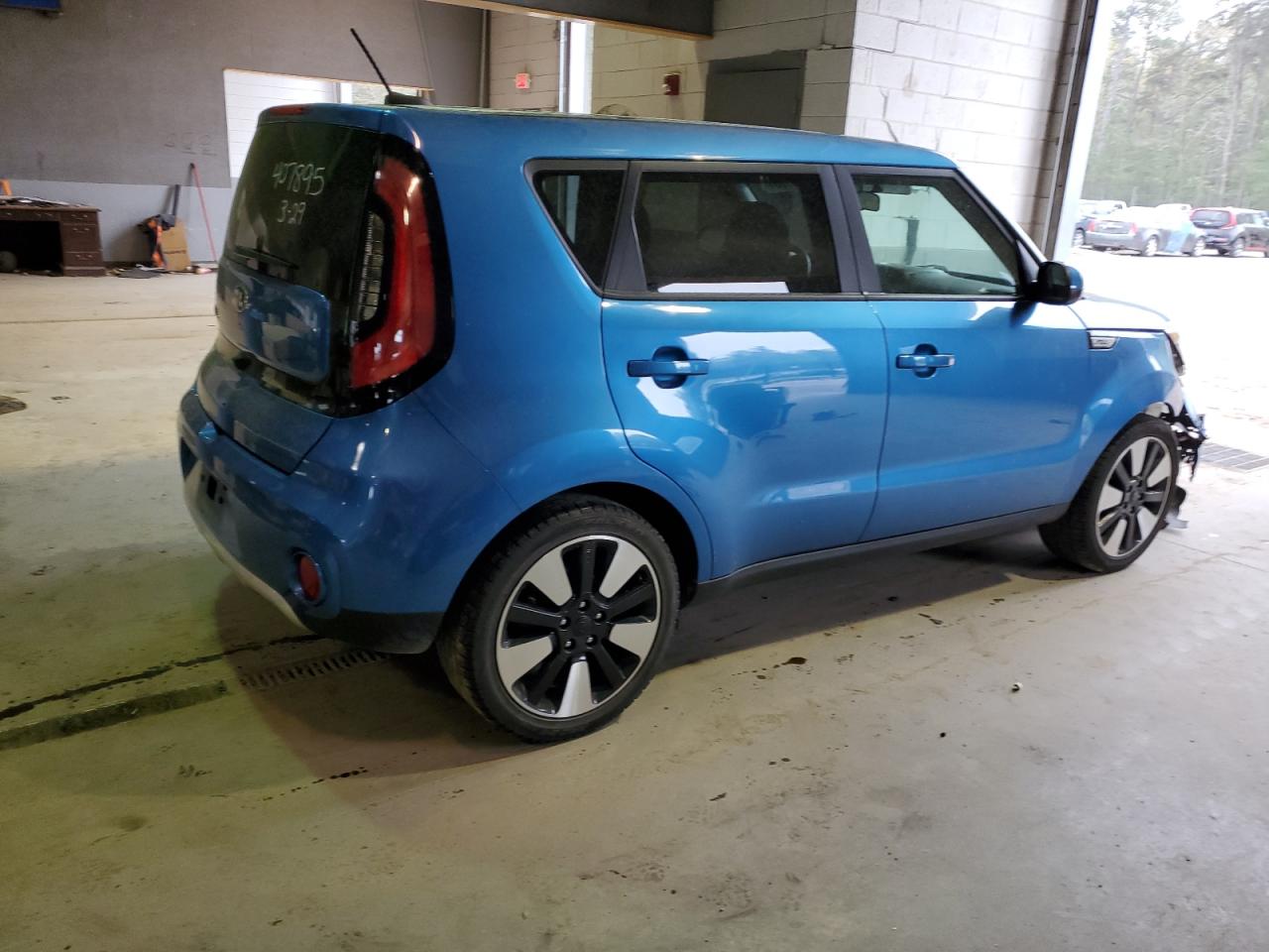 KNDJP3A51H7500814 2017 Kia Soul +