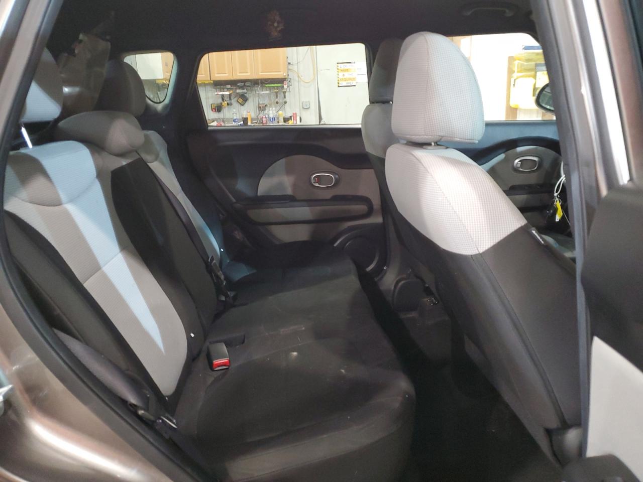 KNDJN2A28J7583136 2018 Kia Soul