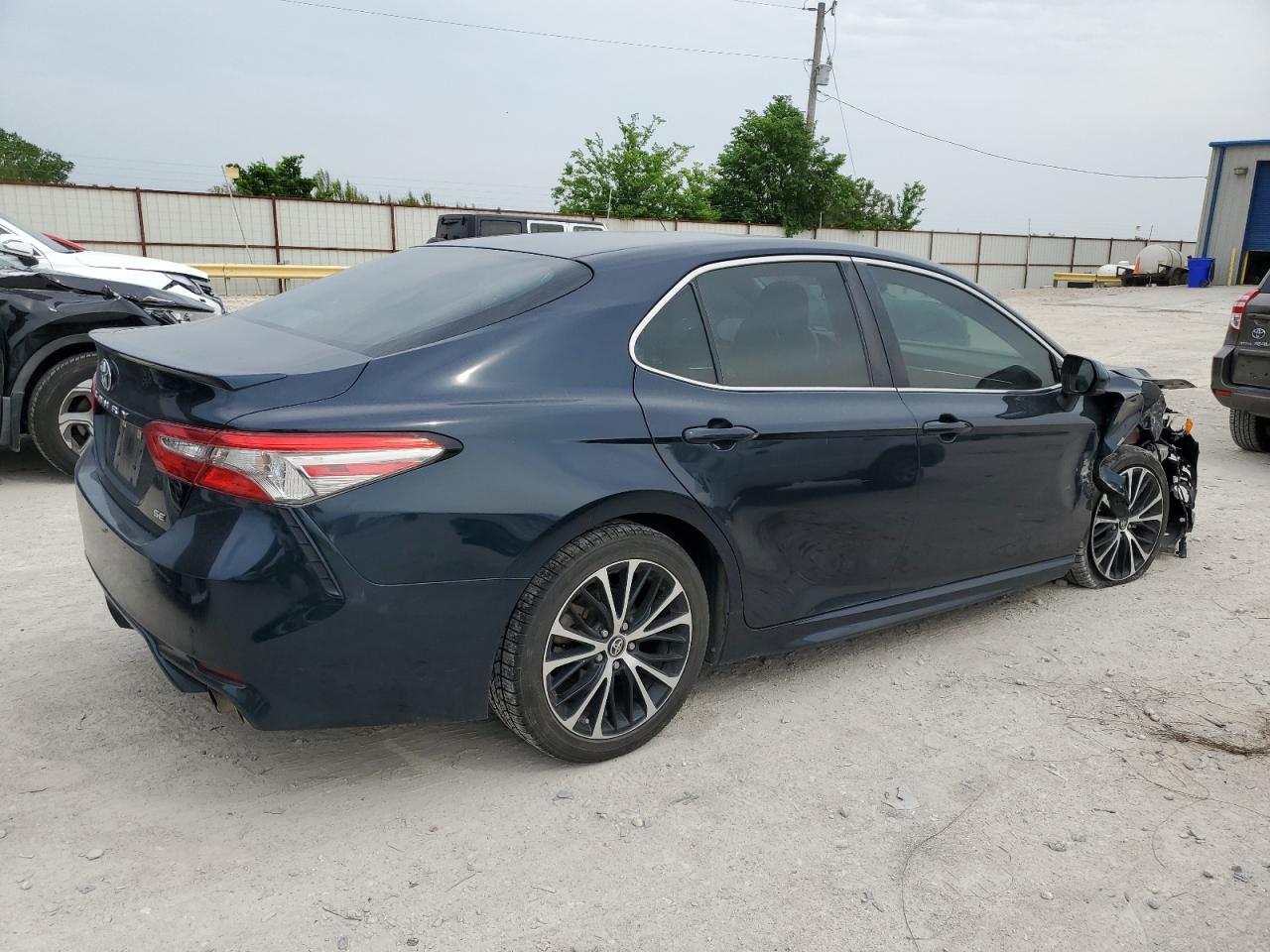 2018 Toyota Camry L vin: 4T1B11HK1JU629399