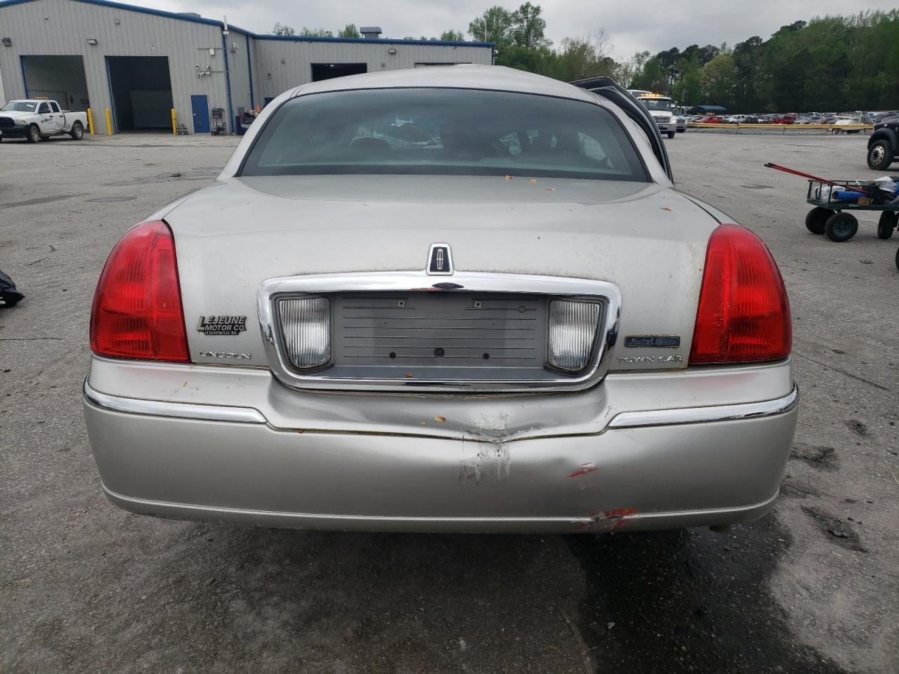 1LNHM81W13Y703987 2003 Lincoln Town Car Executive