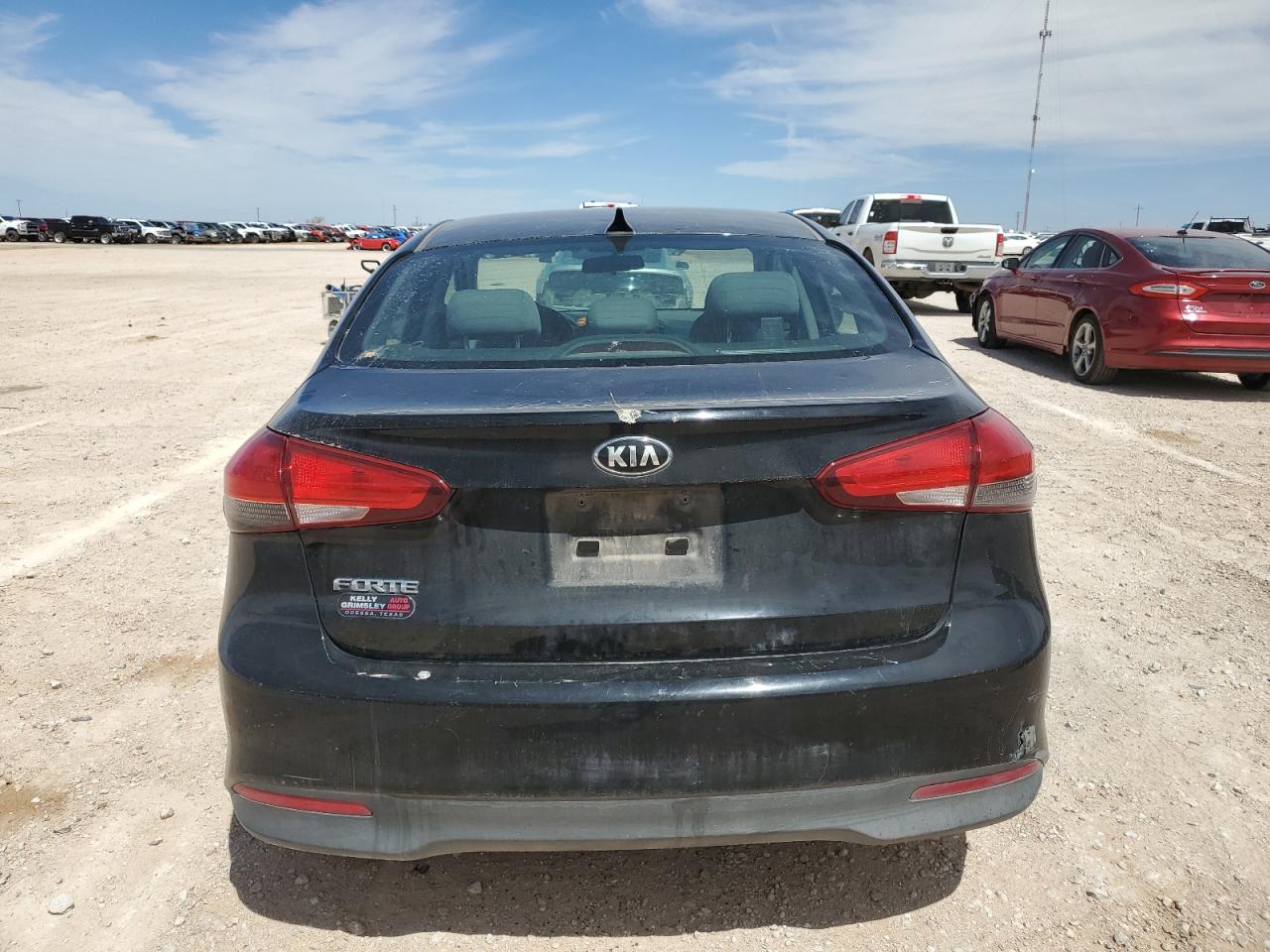 3KPFK4A7XHE107714 2017 Kia Forte Lx