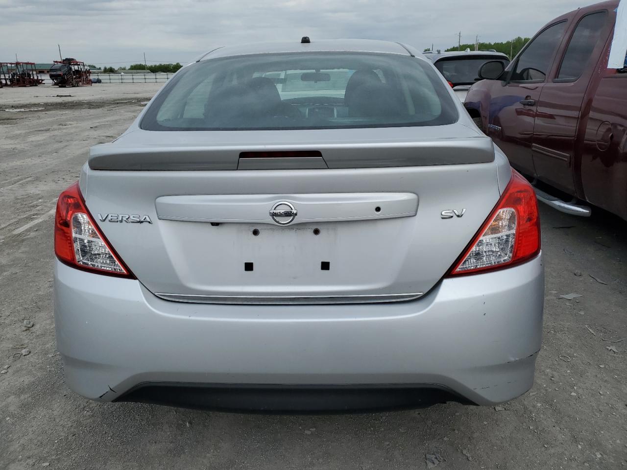 3N1CN7AP8JL887552 2018 Nissan Versa S