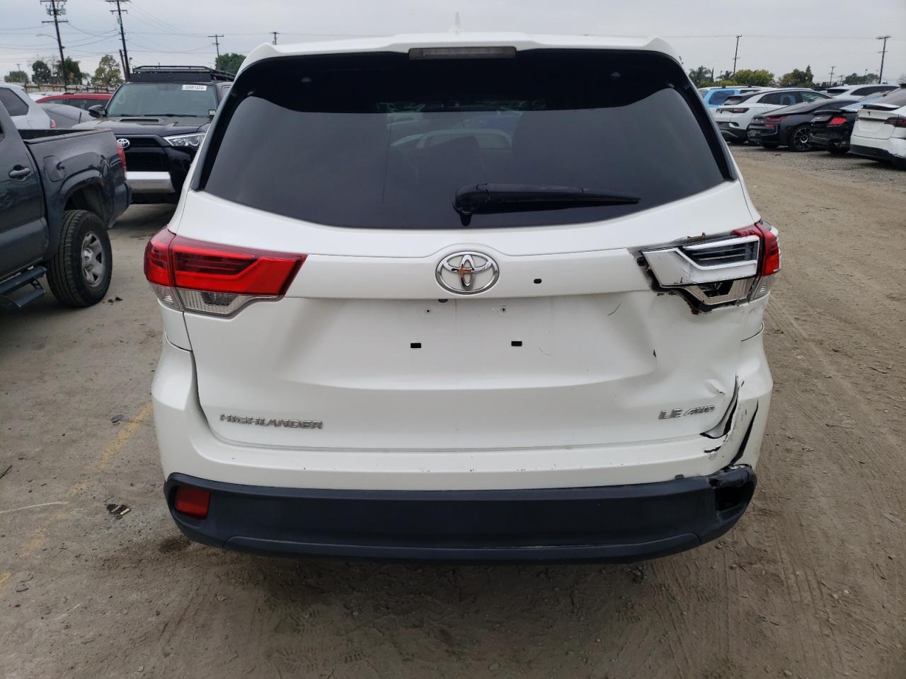 5TDBZRFH2HS398594 2017 Toyota Highlander Le