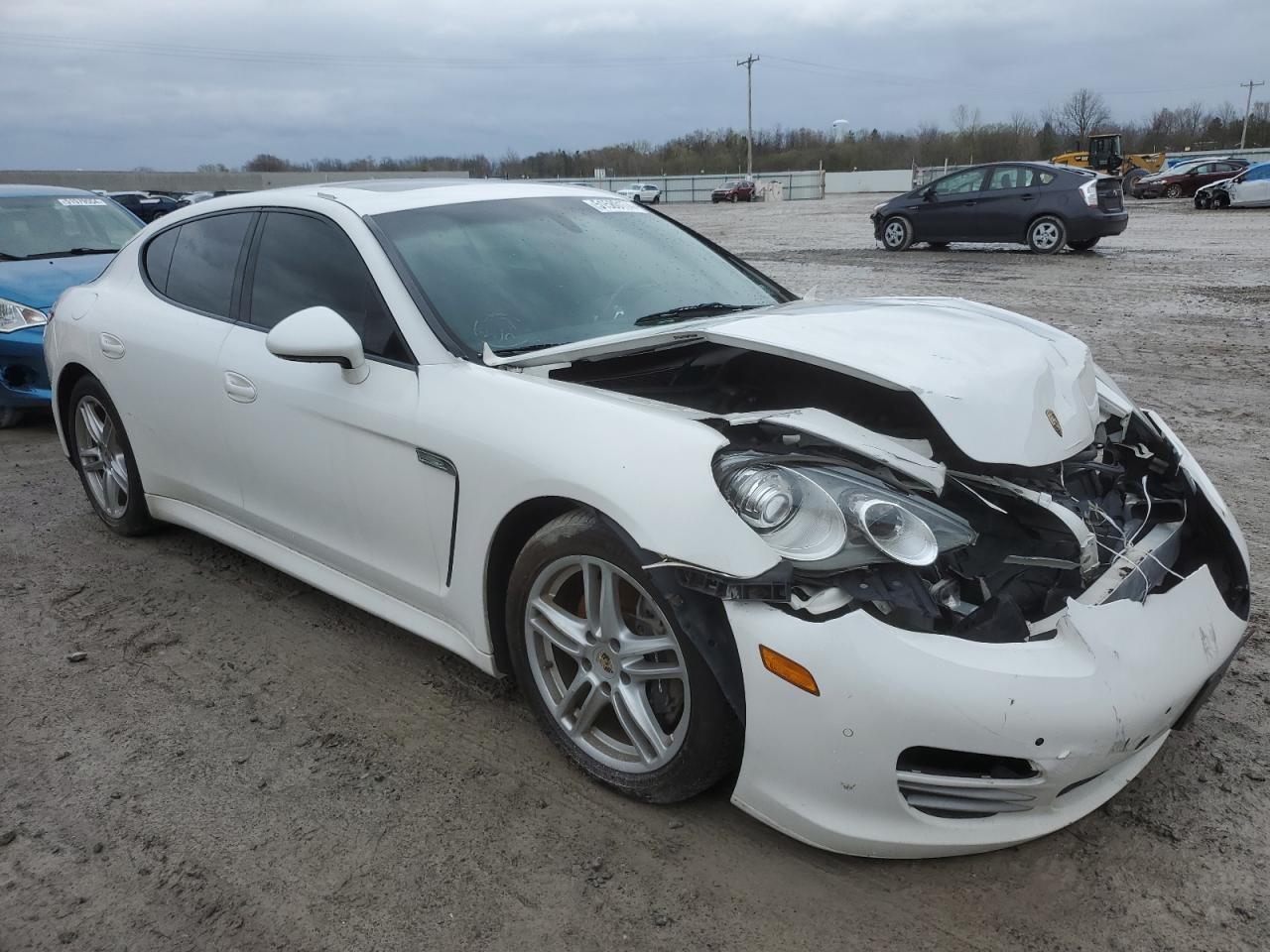 WP0AA2A71BL016668 2011 Porsche Panamera 2