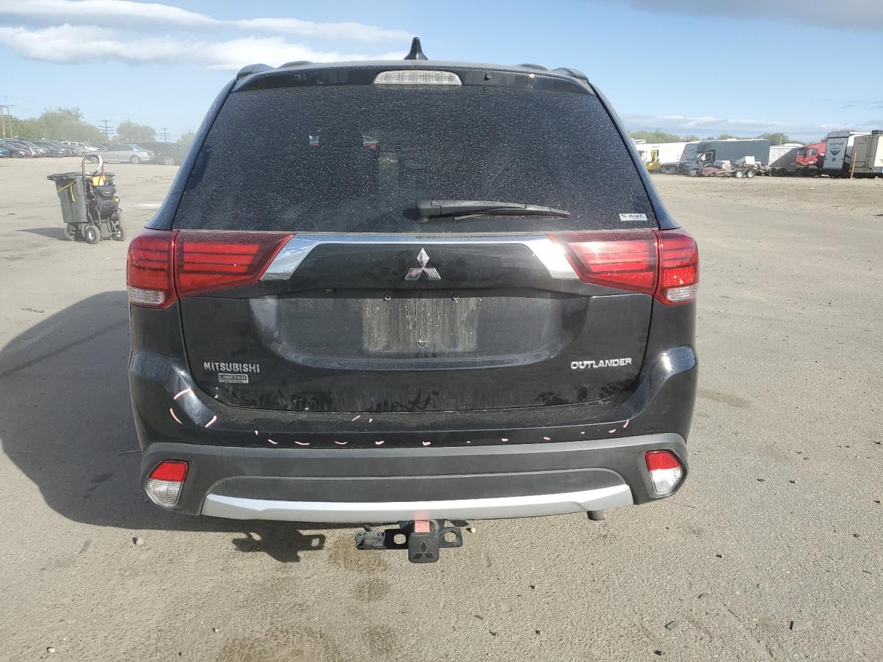 JA4AZ3A3XJZ030019 2018 Mitsubishi Outlander Se