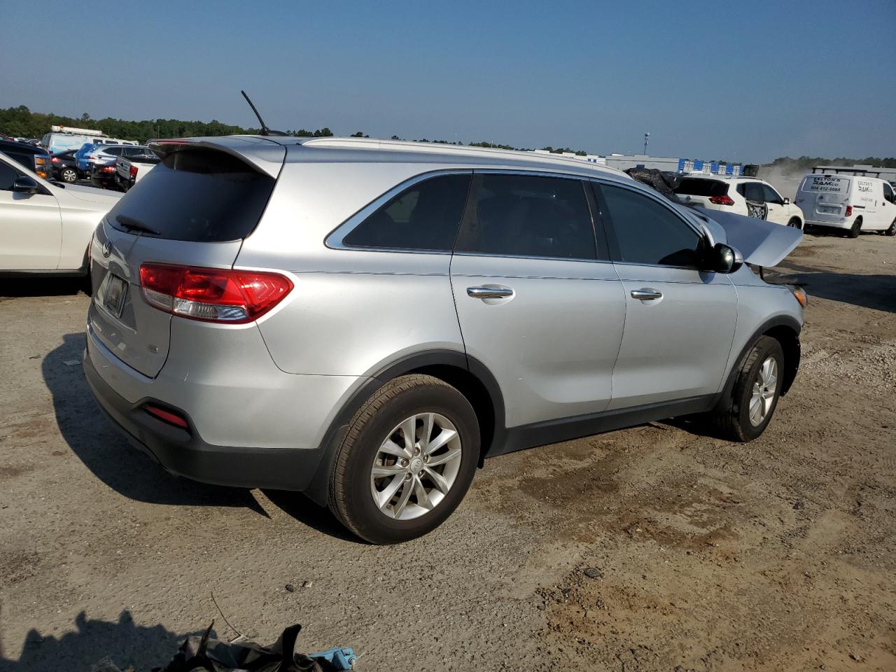 5XYPG4A3XHG263645 2017 Kia Sorento Lx