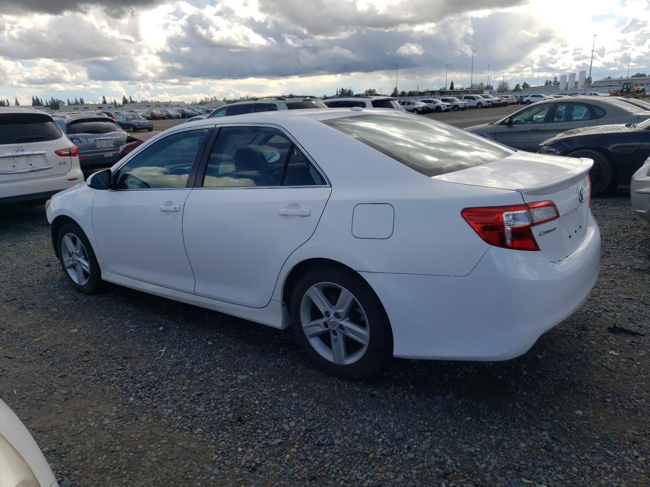 4T1BF1FK1DU647104 2013 Toyota Camry L