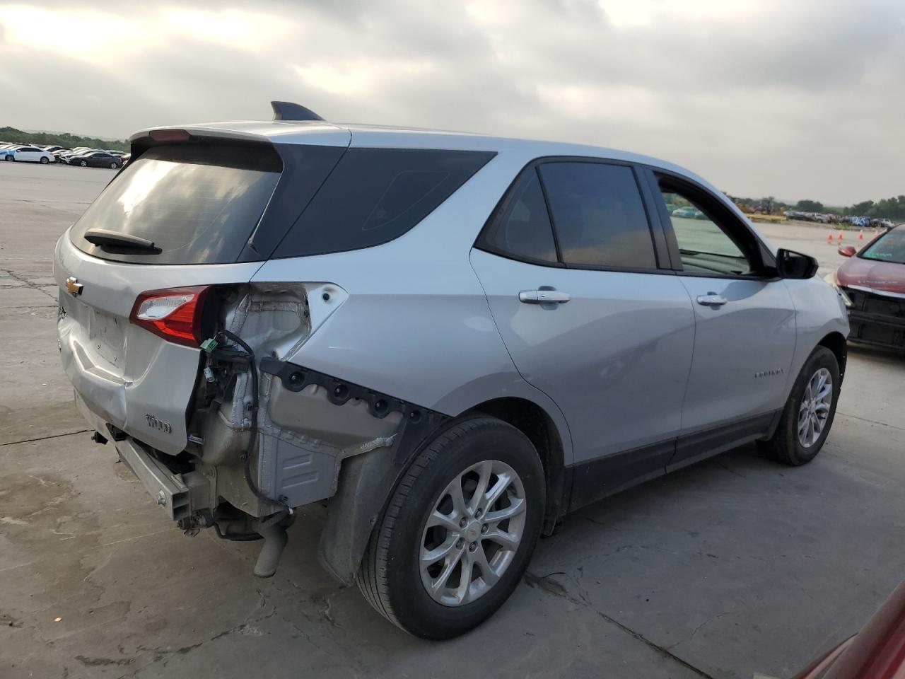 2GNAXHEV6J6127824 2018 Chevrolet Equinox Ls