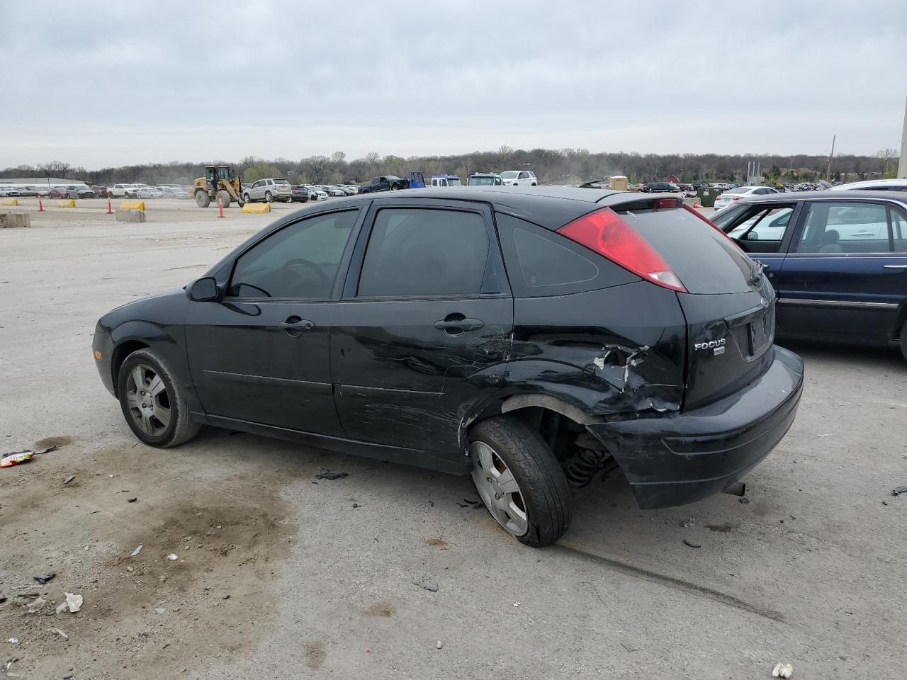 3FAFP37N15R141147 2005 Ford Focus Zx5