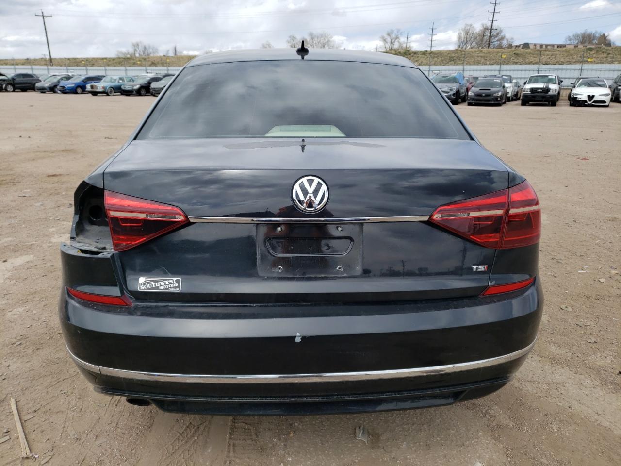 2017 Volkswagen Passat R-Line vin: 1VWDT7A37HC049116