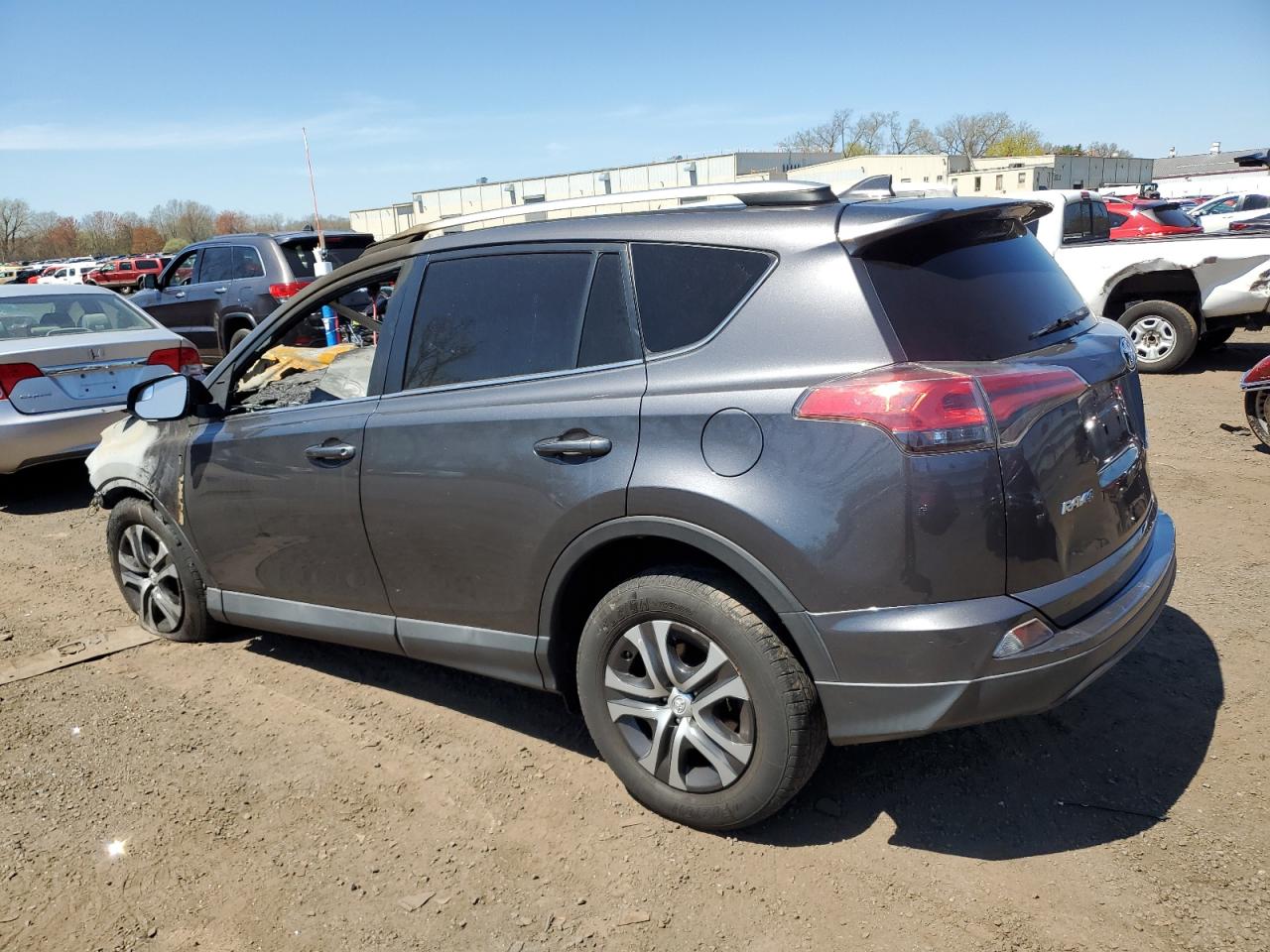 2T3BFREV7GW425138 2016 Toyota Rav4 Le