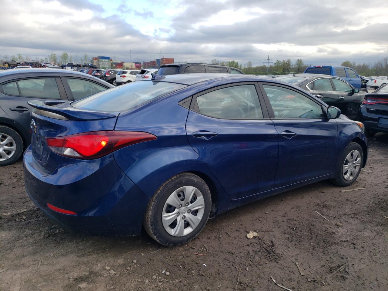 5NPDH4AE3GH740490 2016 Hyundai Elantra Se