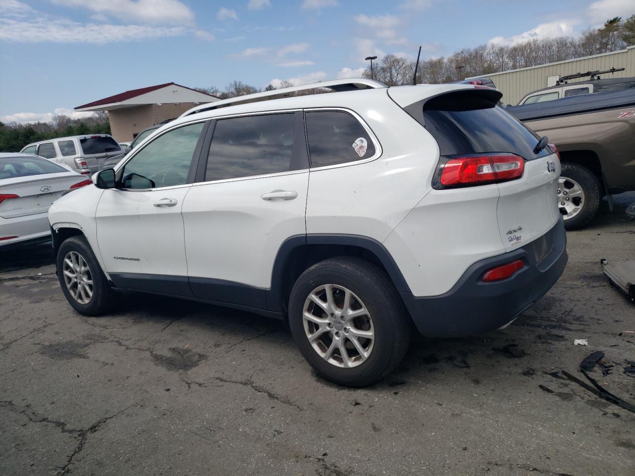 1C4PJMCS8HW599125 2017 Jeep Cherokee Latitude