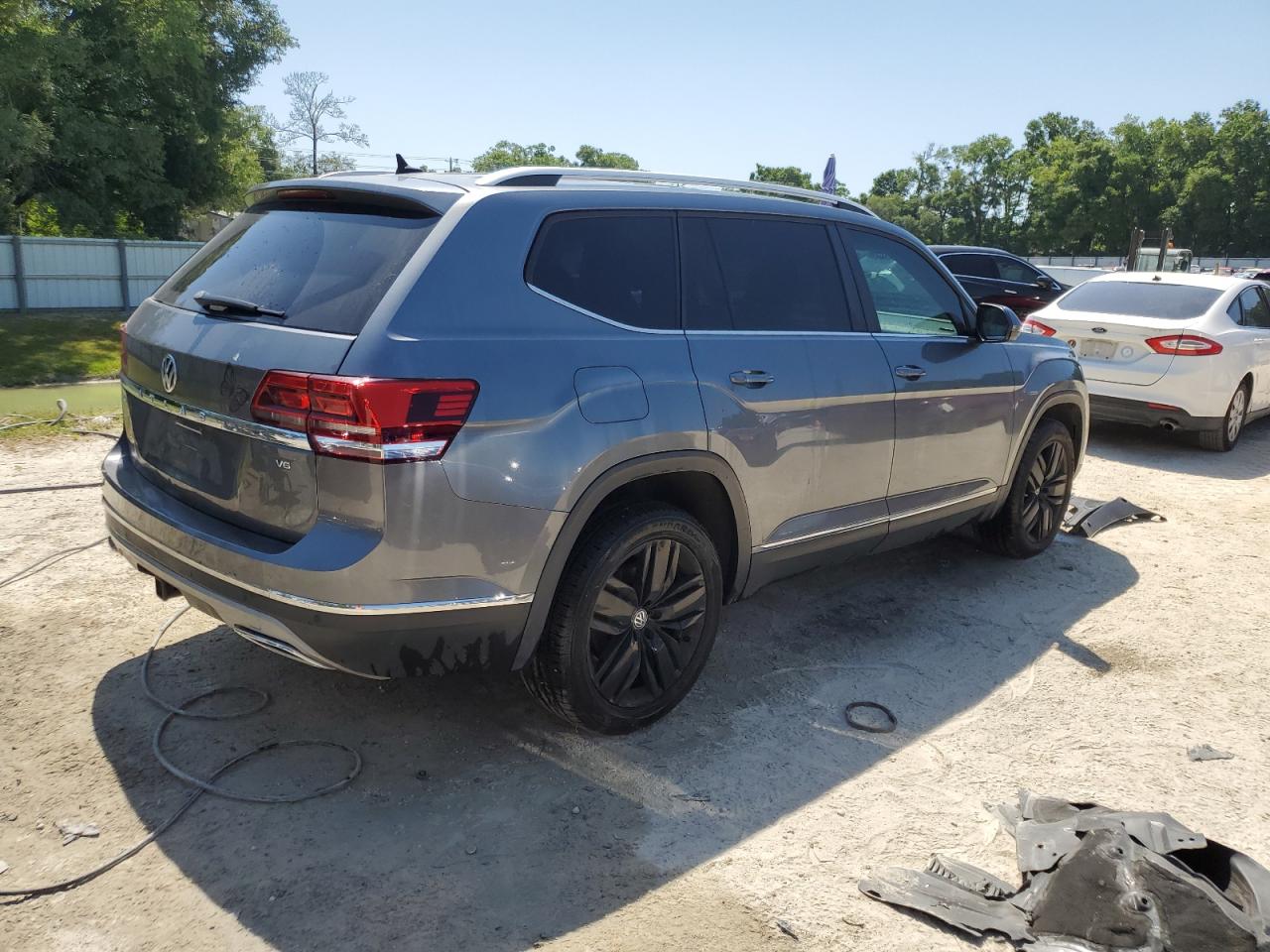 1V2ER2CA2JC592527 2018 Volkswagen Atlas Sel