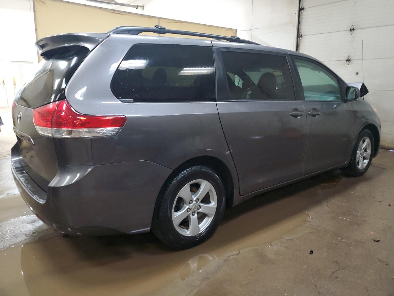 5TDKK3DC4BS122546 2011 Toyota Sienna Le