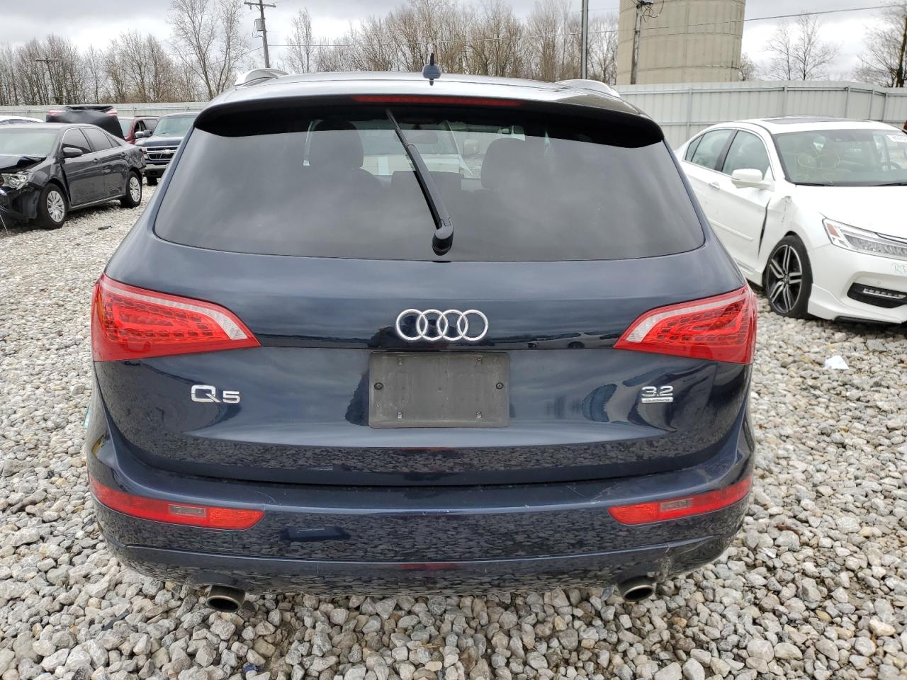 WA1CKAFP3AA052018 2010 Audi Q5 Premium