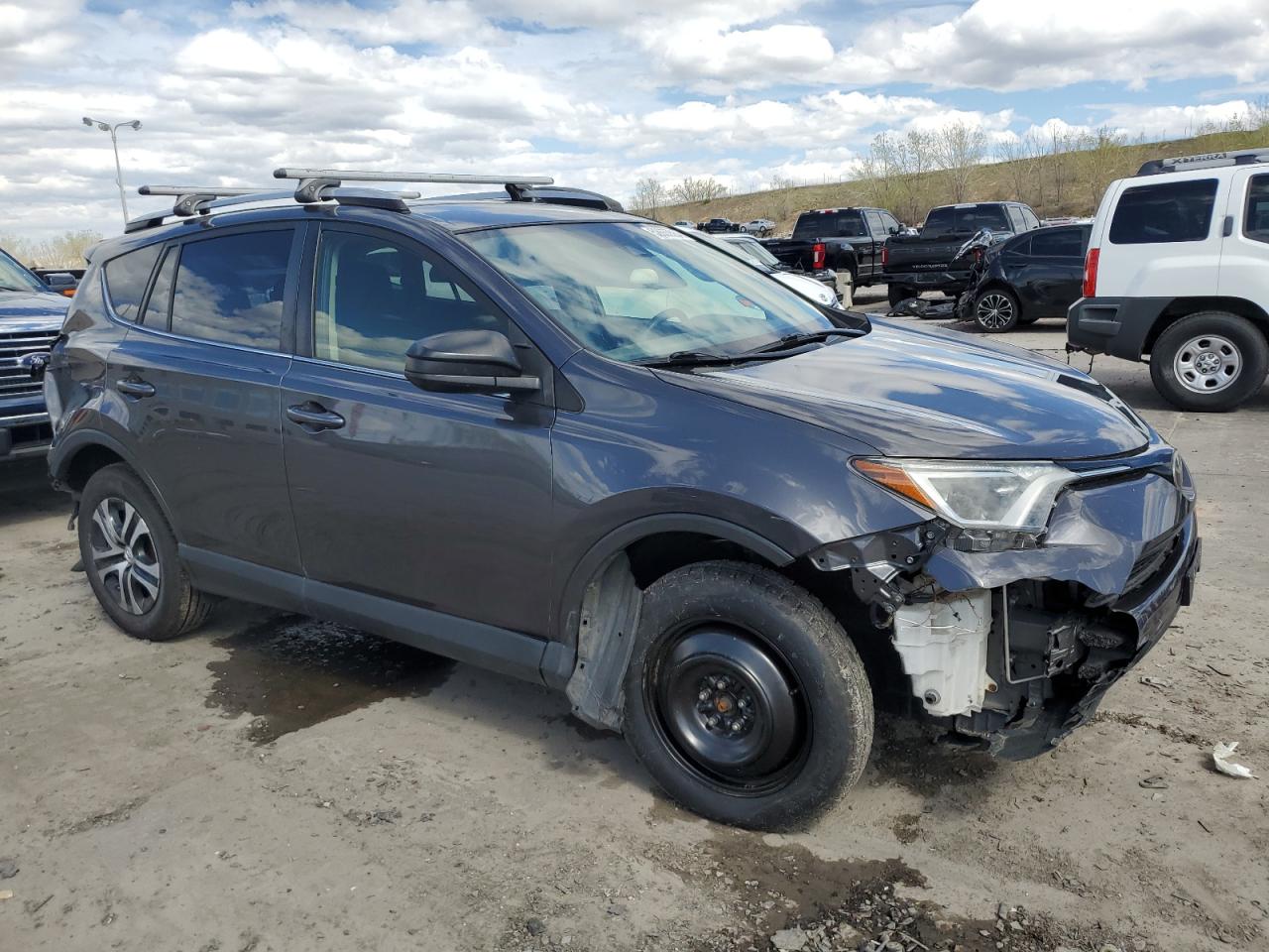 2017 Toyota Rav4 Le vin: JTMBFREV5HJ123492