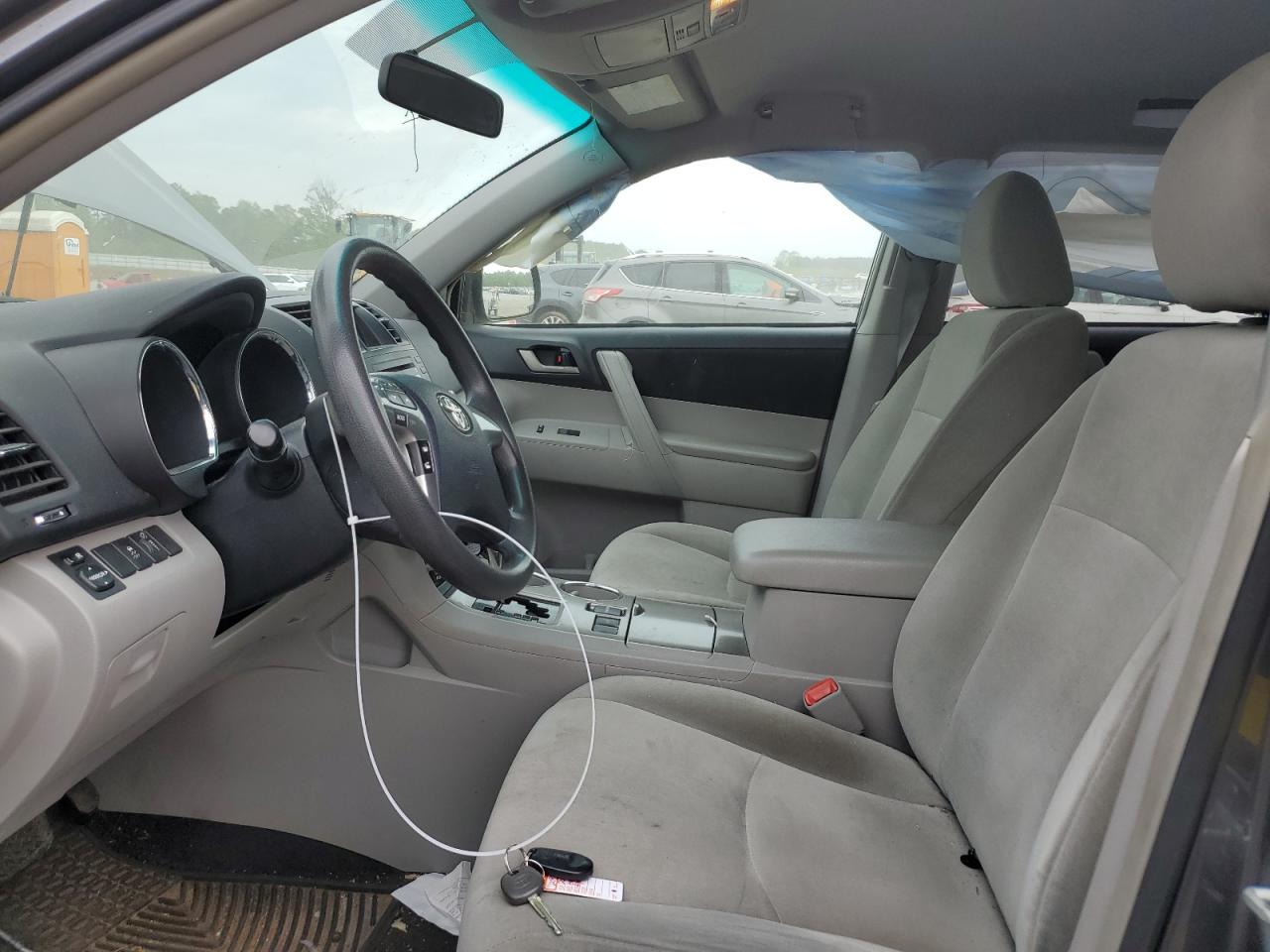 5TDZA3EHXBS008210 2011 Toyota Highlander Base