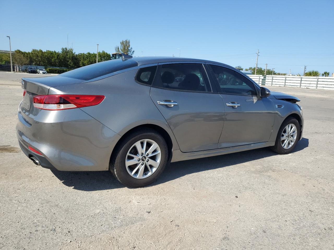 5XXGT4L38JG213930 2018 Kia Optima Lx