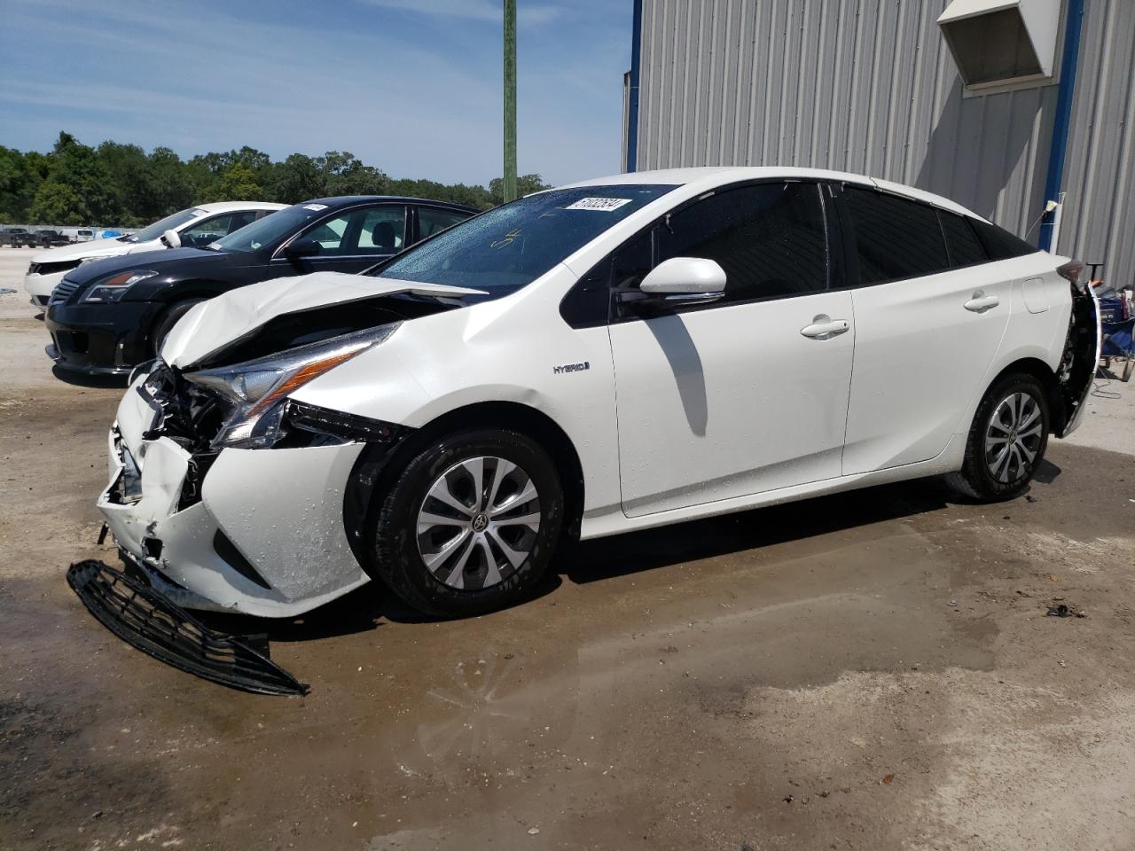 2018 Toyota Prius vin: JTDKBRFUXJ3072423