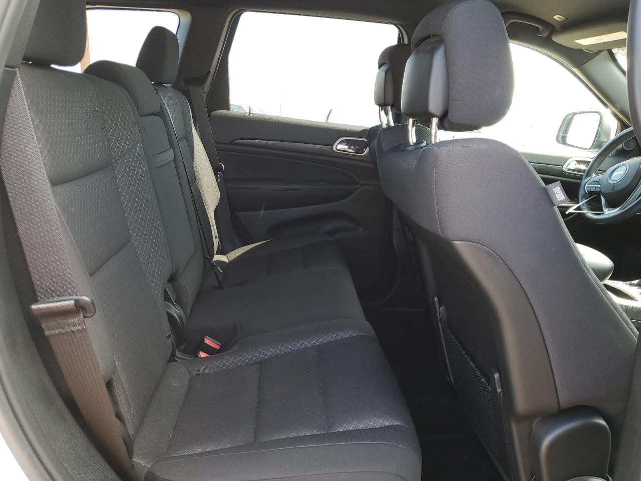 1C4RJFAG5KC823818 2019 Jeep Grand Cherokee Laredo