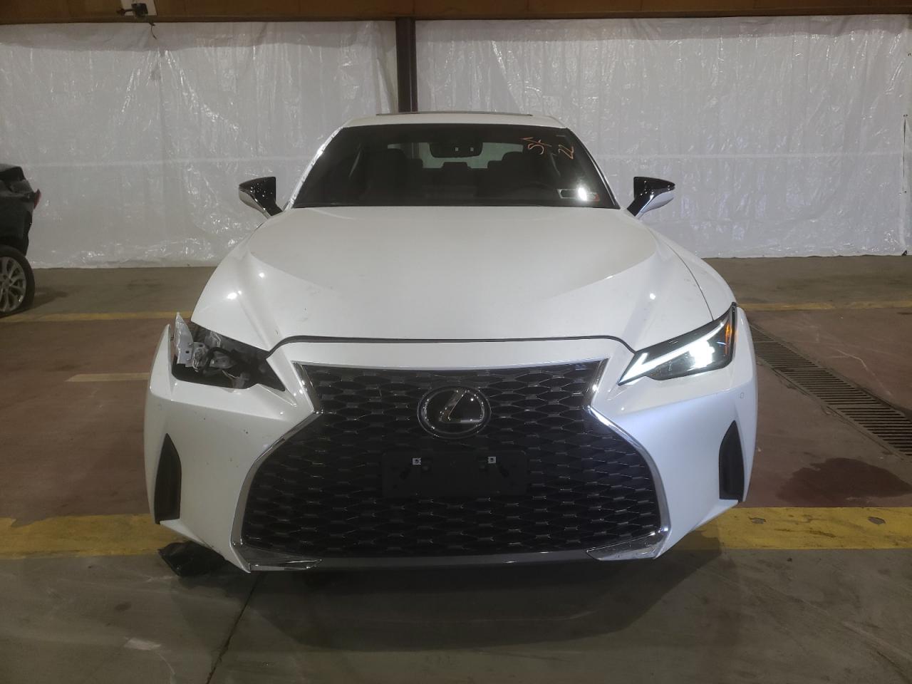 JTHD81F2XN5048137 2022 Lexus Is 300