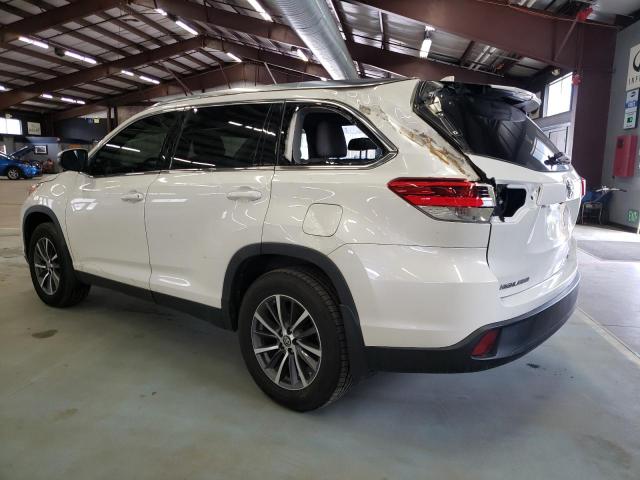 VIN 5TDJZRFH8KS609722 2019 Toyota Highlander, SE no.2