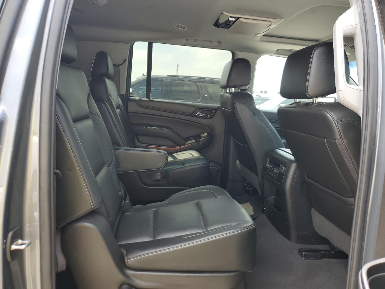 2019 Chevrolet Suburban K1500 Premier vin: 1GNSKJKC0KR348189