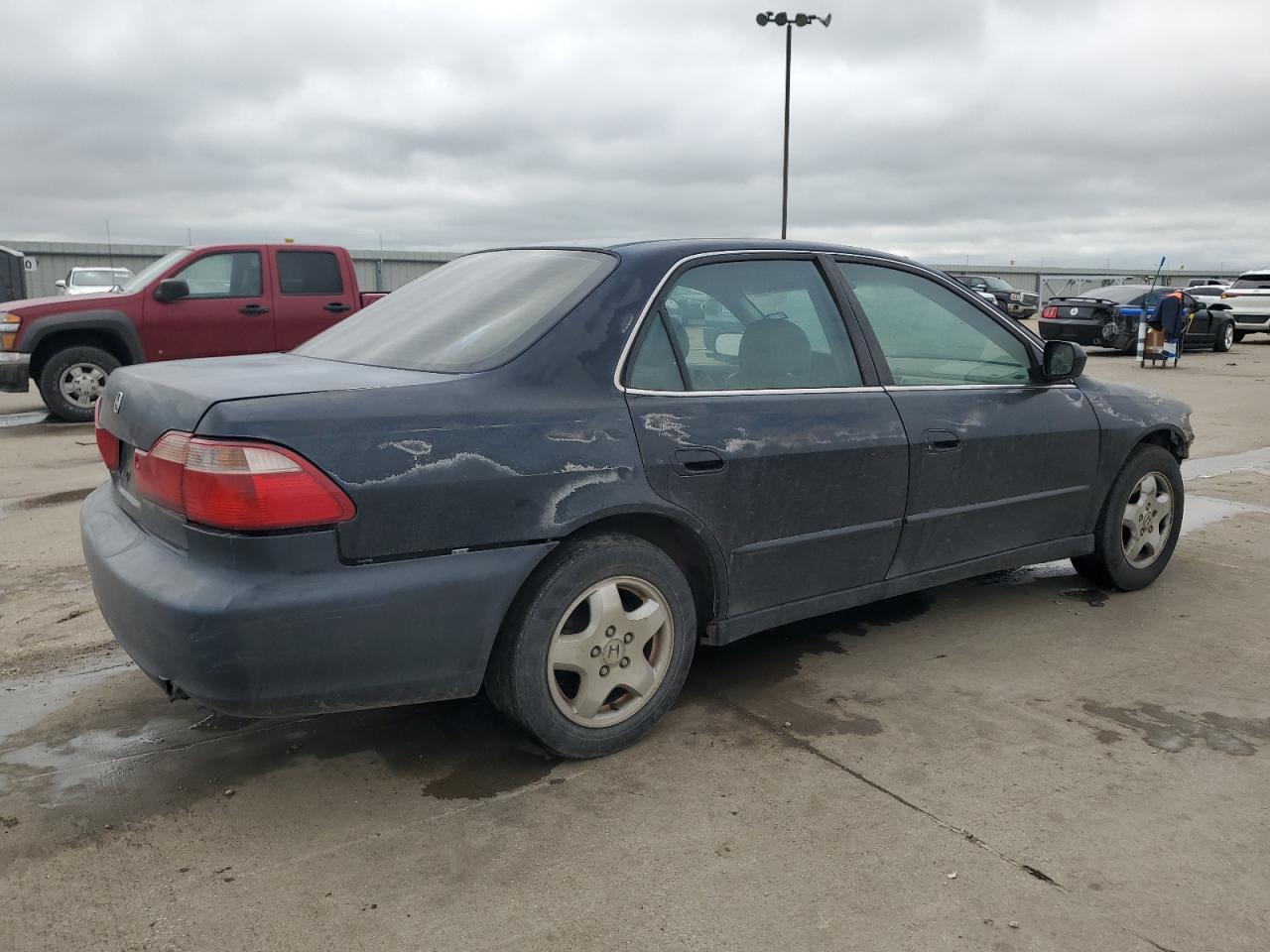 1HGCG1658YA068135 2000 Honda Accord Ex