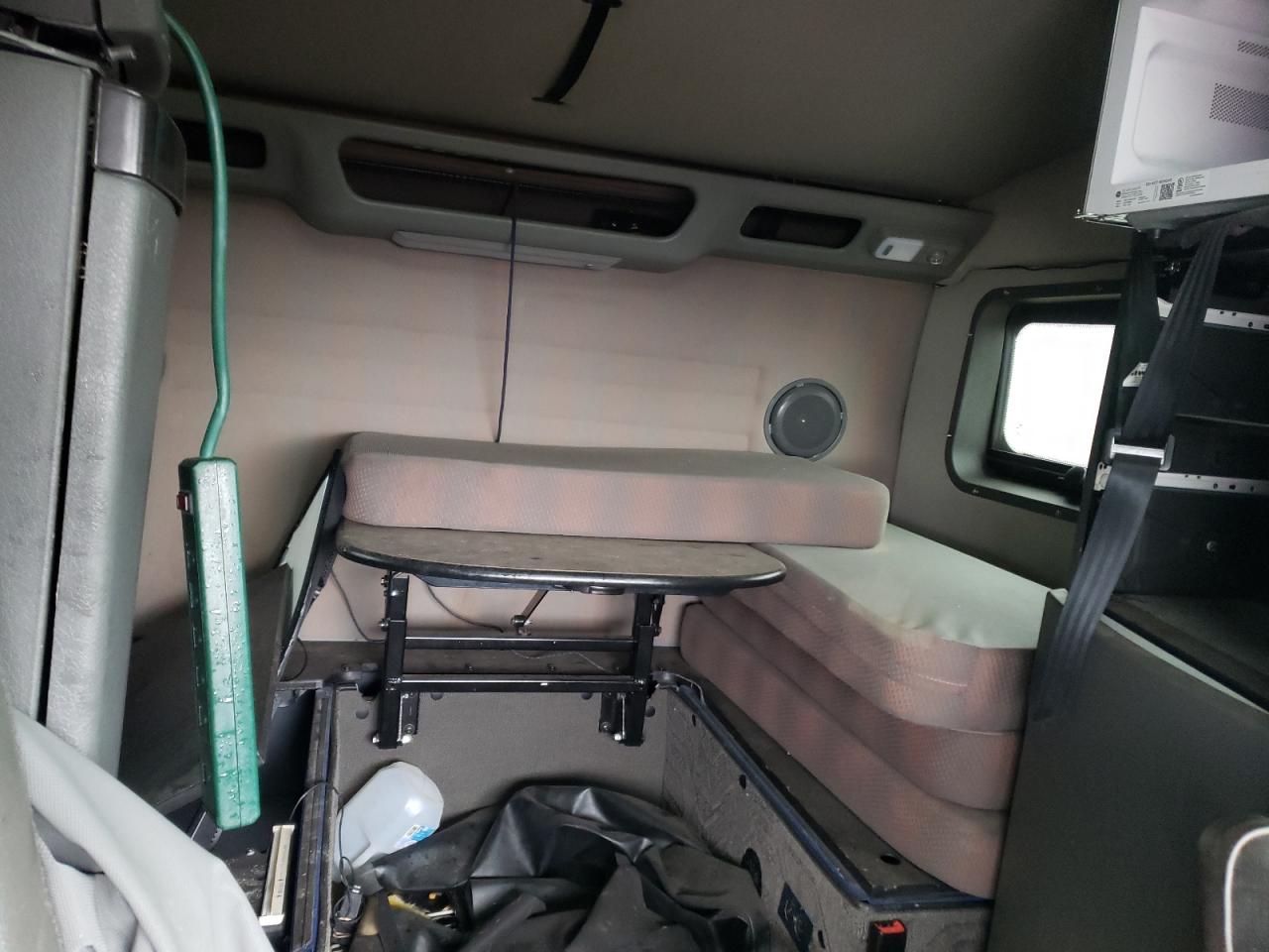 4V4NC9EH4NN302048 2022 Volvo Vn Vnl