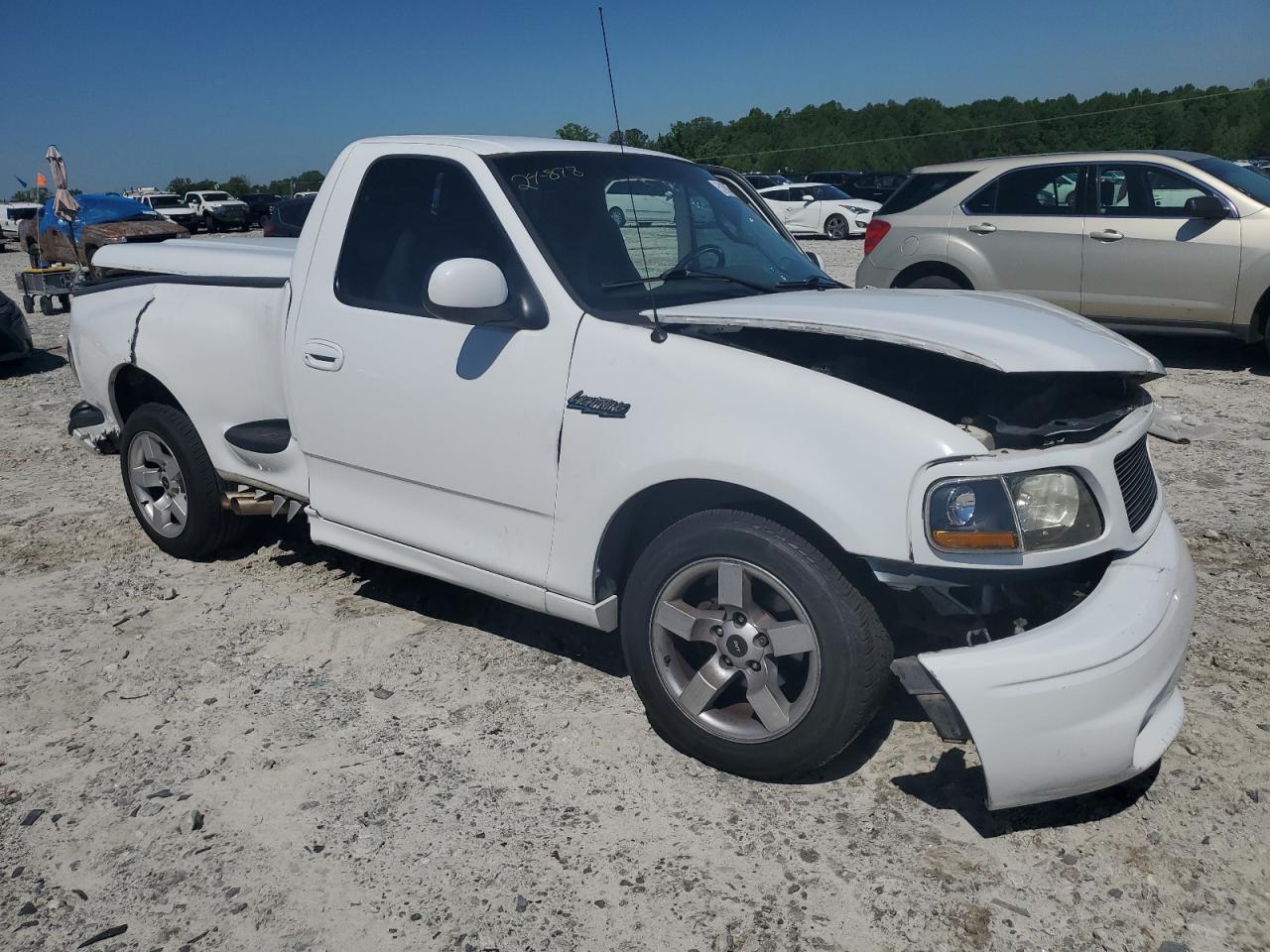 2FTZF0735YCA81748 2000 Ford F150 Svt Lightning