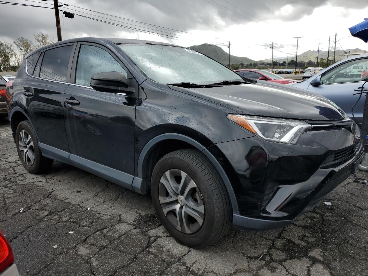 2018 Toyota Rav4 Le vin: 2T3ZFREV0JW484148