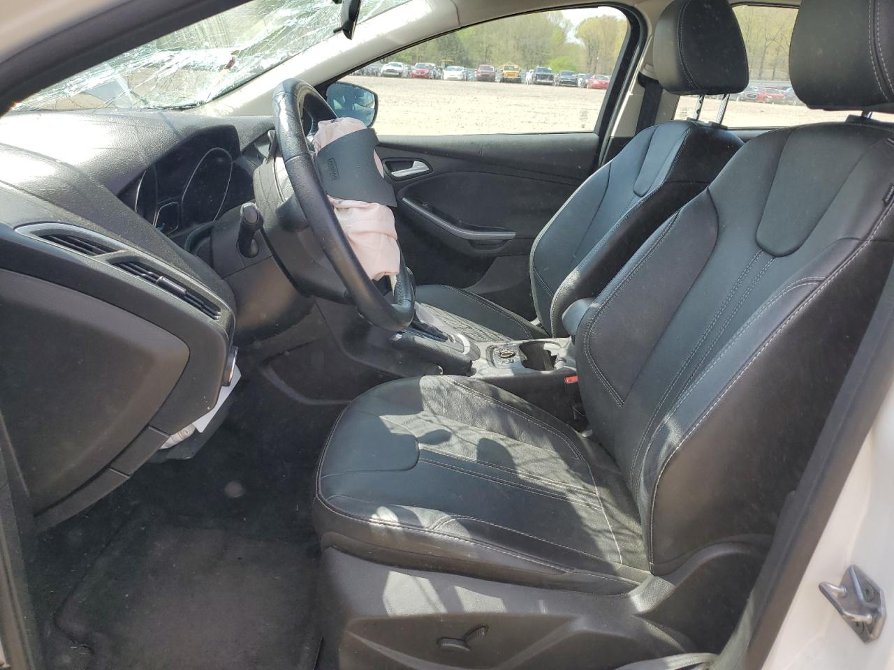 1FADP3J26EL257898 2014 Ford Focus Titanium