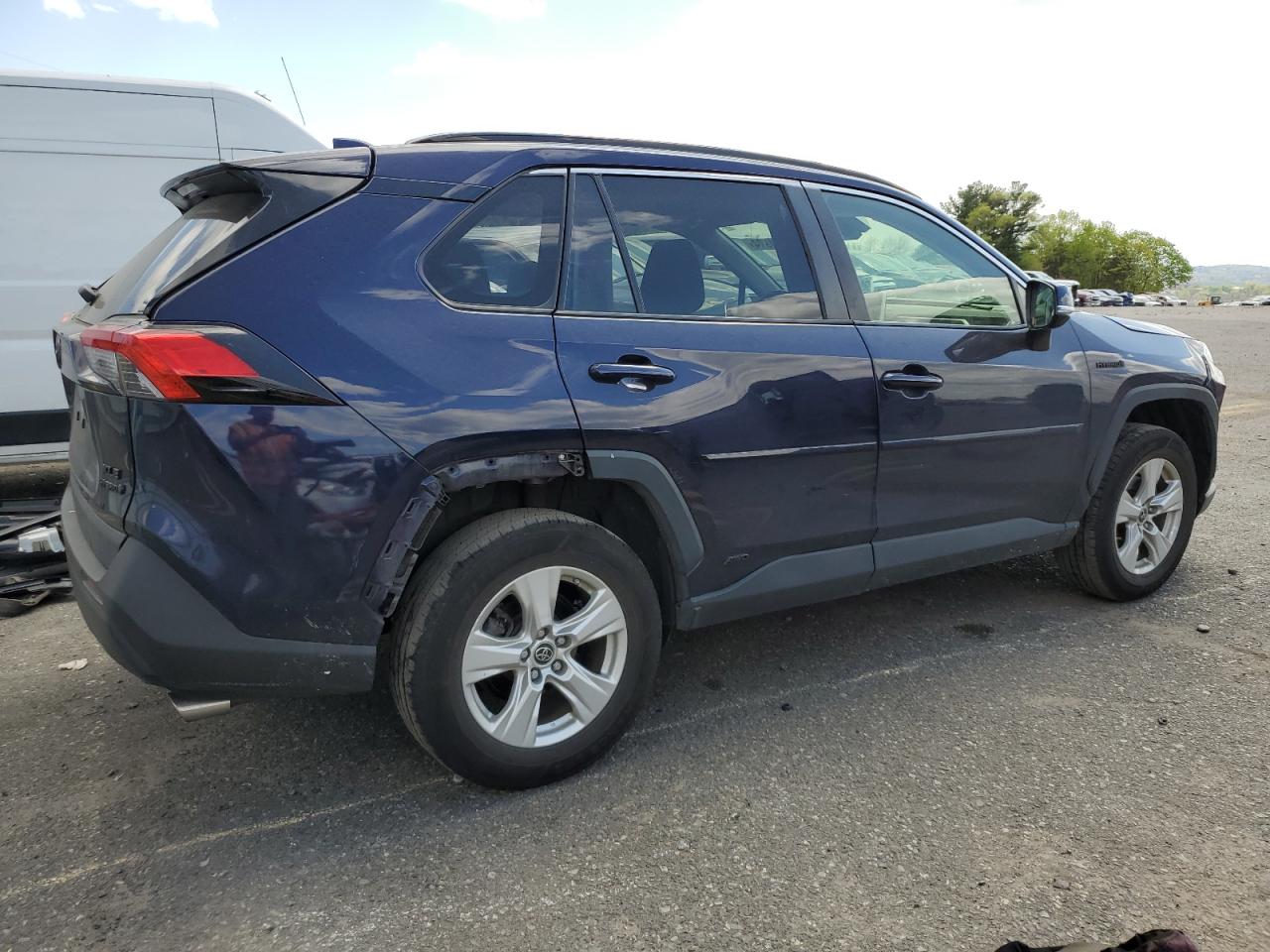 JTMRWRFV4KD033575 2019 Toyota Rav4 Xle