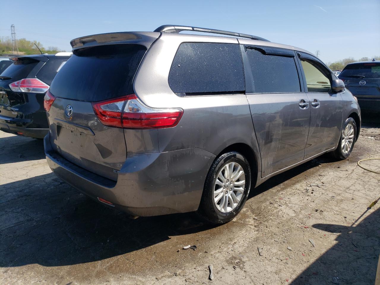 5TDYK3DC8FS625710 2015 Toyota Sienna Xle