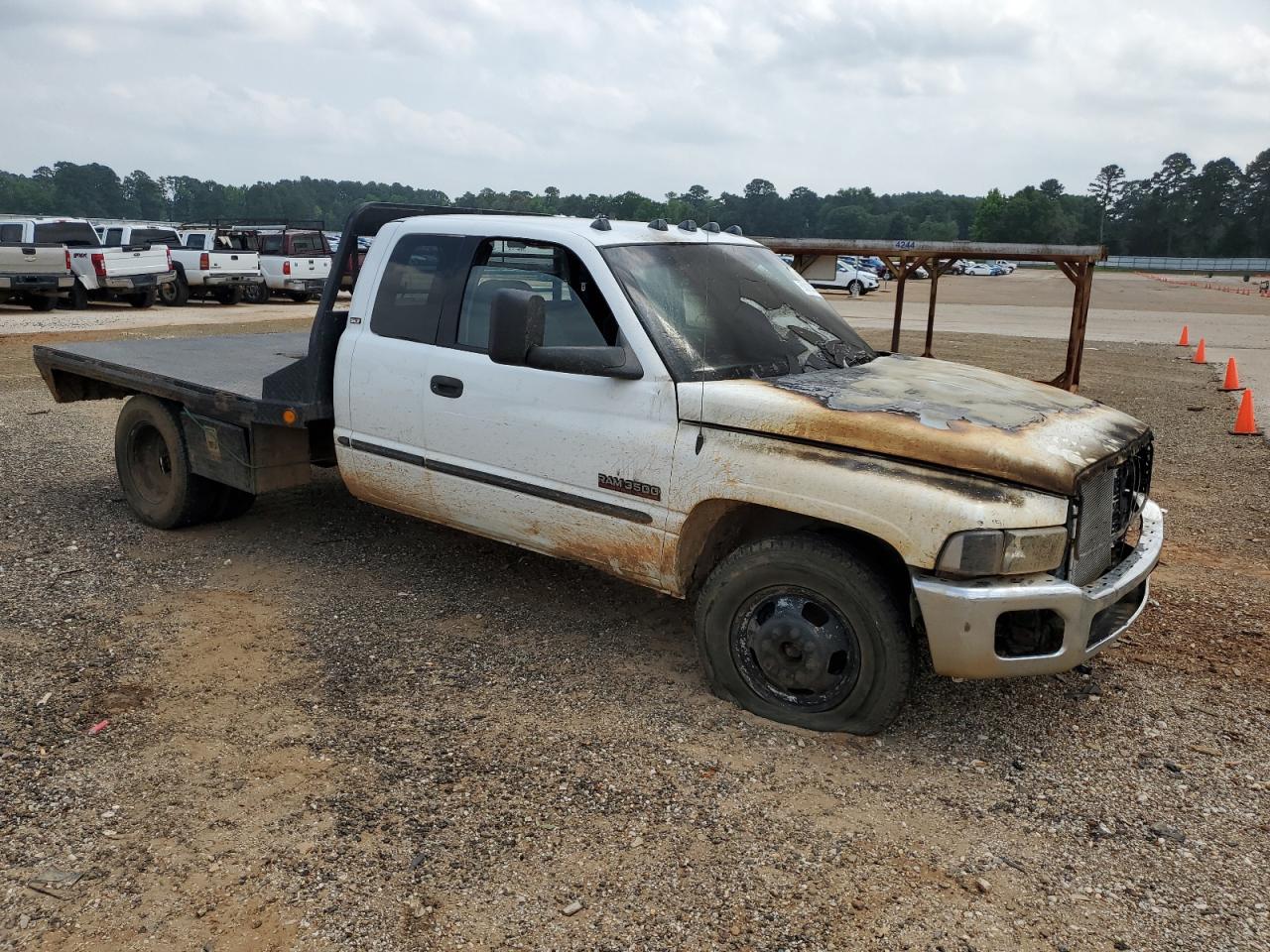 1B7MC3366WJ233622 1998 Dodge Ram 3500